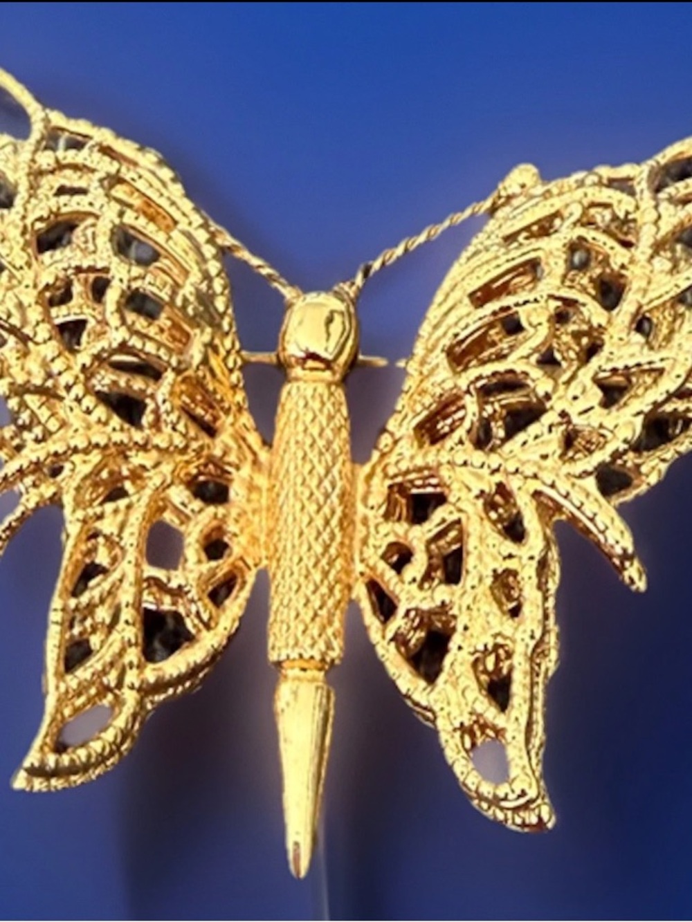Vintage MONET Gold Tone Metal Mesh Butterfly Pin Brooch Costume Jewelry